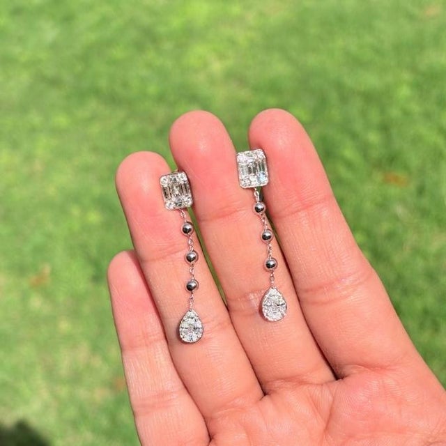 Contemporary Modernist 1.08ct Mixed Cut Diamond Teardrop Chain Earrings in 14k White Gold- A Pair For Sale - Image 3 of 13