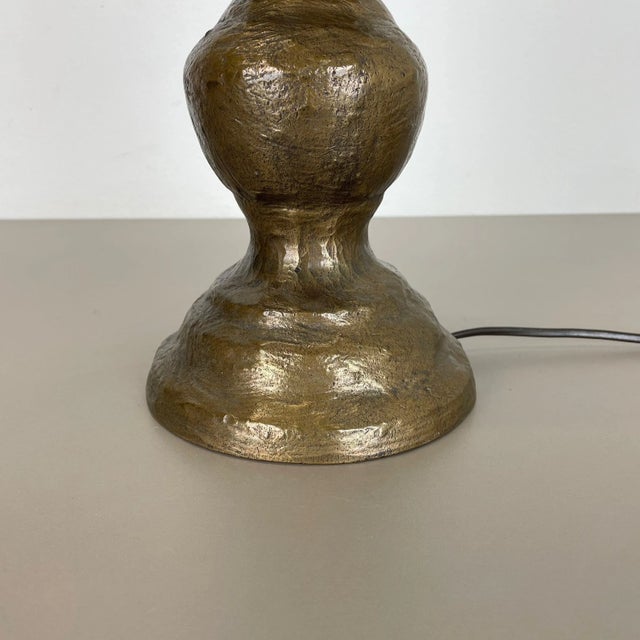 Hollywood Regency Brass Table Light in the style of Kalmar, Austria, 1960s For Sale - Image 6 of 18