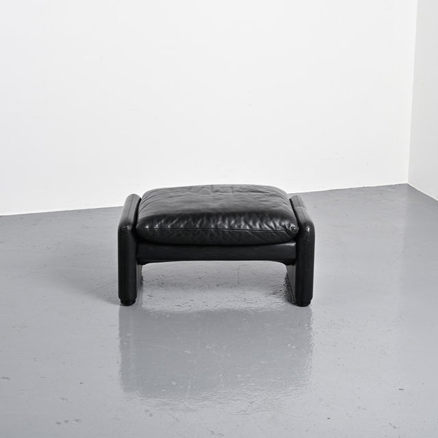 Mid-Century Modern Maralunga Ottomans by Vico Magistretti for Cassina, Italy, 1973, Set of 2 For Sale - Image 3 of 11