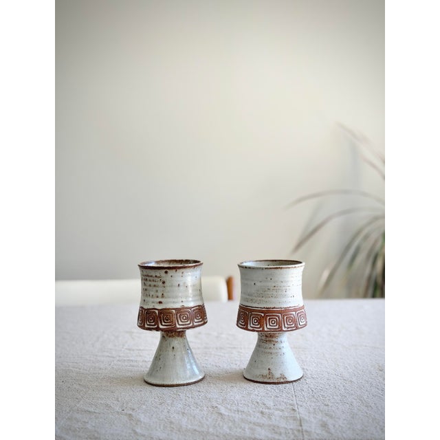 Mid-Century Modern 1960s Los Artesanos Puerto Rico Stoneware Goblets Pair, Hal Lasky Mid Century Pedestal Cups, Sgraffito Ceramic - a Pair For Sale - Image 3 of 9