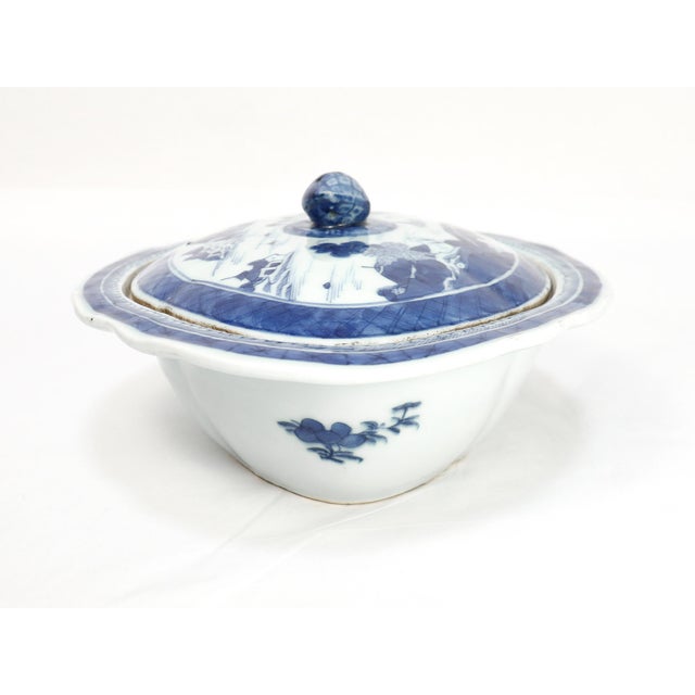 Antique Chinese Export Porcelain Canton Pattern Covered Vegetable Dish For Sale - Image 4 of 15