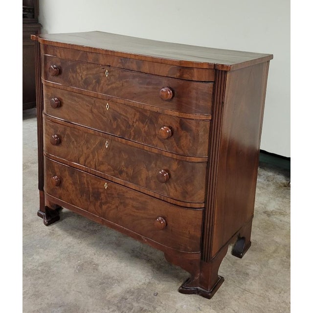 Circa 1830 American Empire Figured Mahogany Bow-Front 4-Drawer Chest For Sale In Raleigh - Image 6 of 13