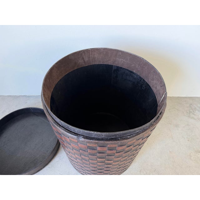 1990s Vintage Woven Leather Checkered Brown Storage Side Table With Removable Lid For Sale In Miami - Image 6 of 12