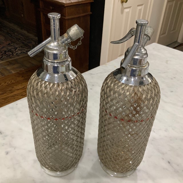 Sparklets Ltd. London, English Seltzer Bottles / Soda Siphons With Original Straws, Red Fill Bands & Woven Metal Mesh - Mid-20th Century Pair For Sale - Image 12 of 12