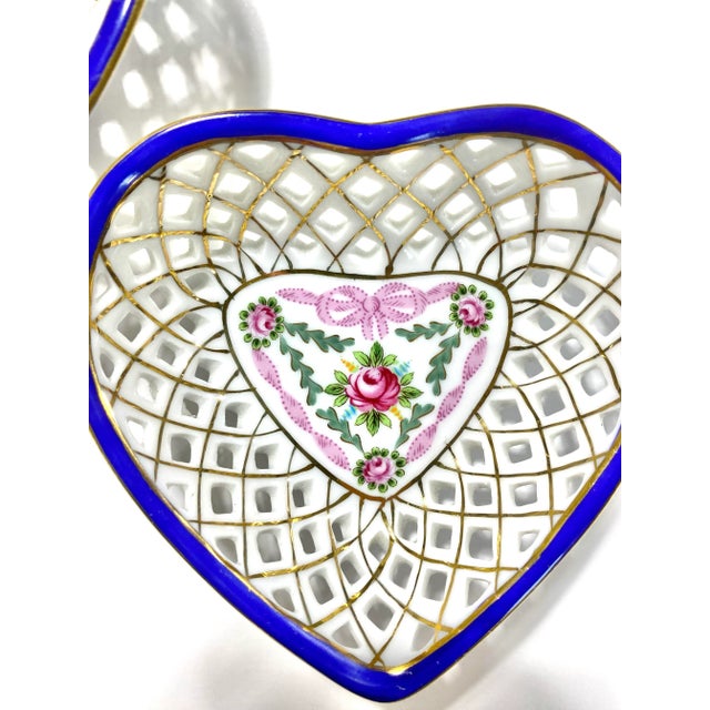 French Country Vintage Porcelain Heart Trinket Dishes – Blue Rim Lattice Jewelry Catchalls (Set of 2) For Sale - Image 3 of 6