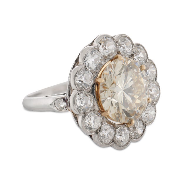 Chaumet Mid 20th Century Chaumet Paris Gia 3.81 Carat Diamond Platinum Cluster Ring, Size 5 For Sale - Image 4 of 6