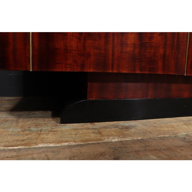 Art Deco French Sideboard in Red Figured Sycamore, 1925 For Sale - Image 11 of 17