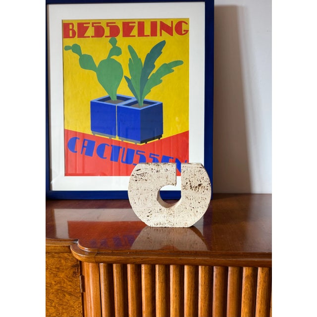 Modern brutalist travertine candle holder Enzo Mari, Fratelli Mannelli, Italy, 1970s. H 15,5 cm - 20 × 4 cm. Conditions:...