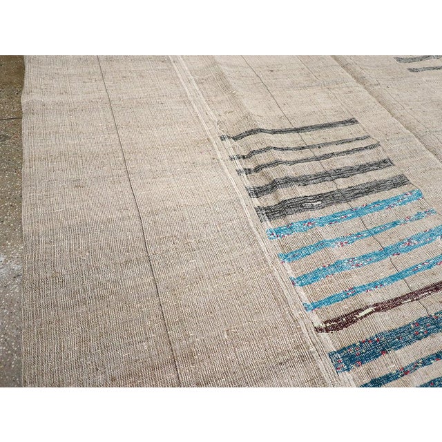 Mid 20th Century Galerie Shabab Collection Mid-20th Century Turkish Flatweave Kilim Room Size Carpet For Sale - Image 5 of 10