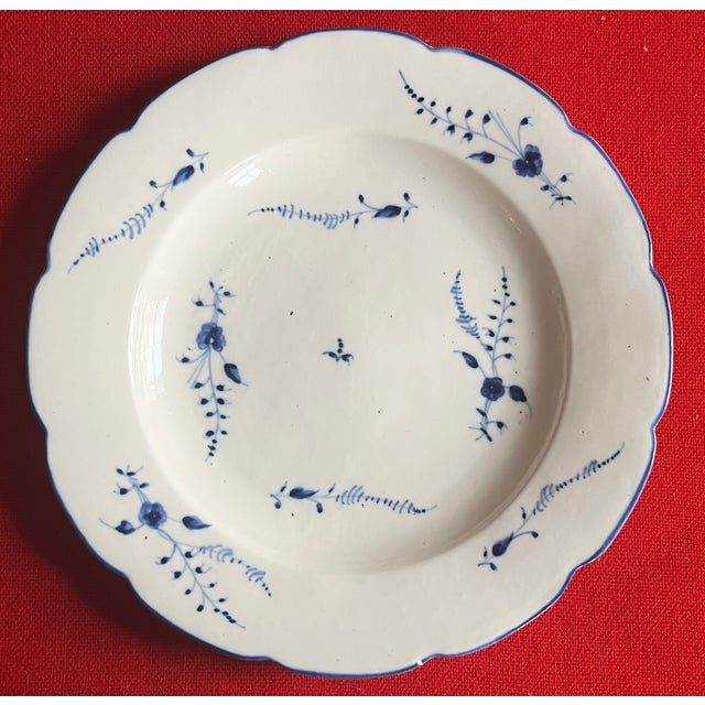Antique 18th Century French Louis XV Chantilly Porcelain Dinner Plate in Blue and White Sprig, Circa 1760 For Sale In New York - Image 6 of 10