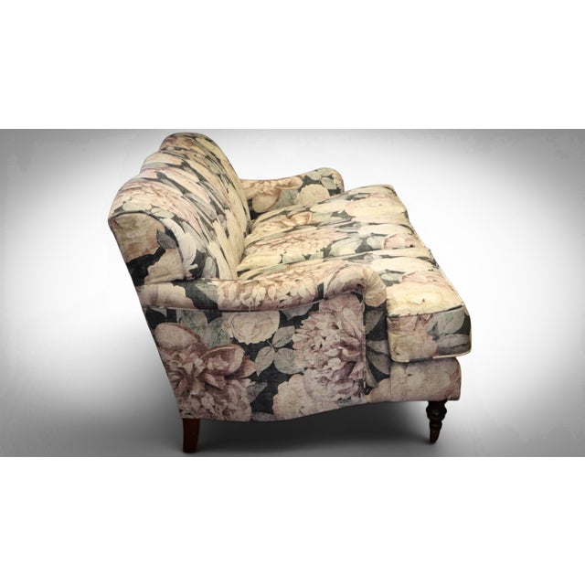 Up for grabs here is an absolutely stunning 3 seater large george smith howard and sons style sofa in beautiful floral...