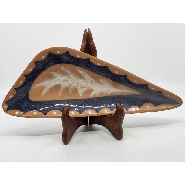 A beautiful vintage triangular bowl/trinket dish, made and signed by the ceramicist Gabrielle Mackiewicz (1928-2019)....