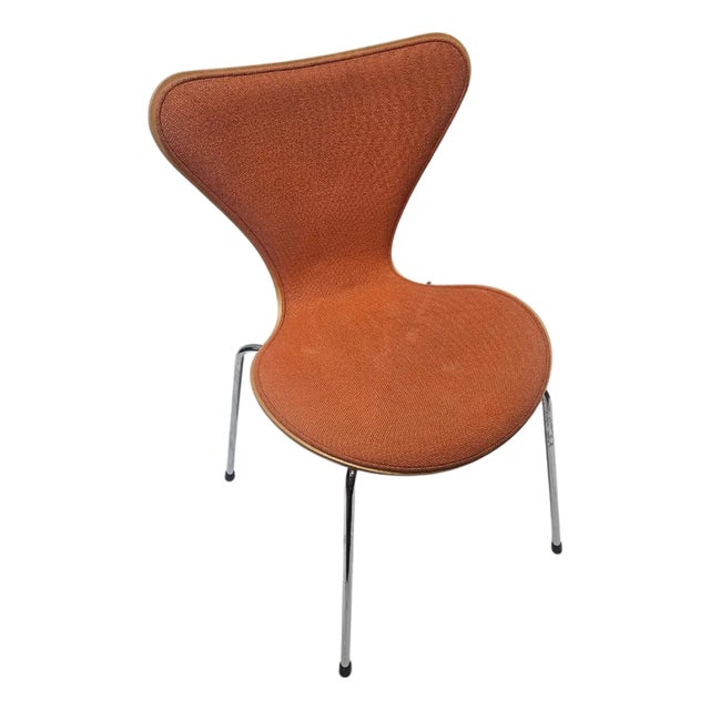 Fritz Hansen Series 7 Padded Chair in Orange Fabric For Sale