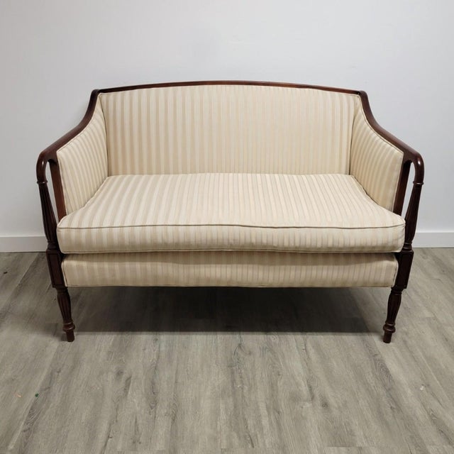Early 20th Century American Federal Revival Mahogany Settee, C. 1920s–40s For Sale - Image 5 of 11