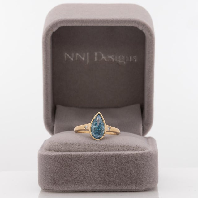 Modern 2Ct Blue Lab Diamond Ring With Natural Diamond Accents: Solid 14k Gold, 11x6mm, Size 6.75 For Sale - Image 3 of 8