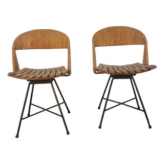 1950s A Pair of Unmarked Arthur Umanoff Swiveling Side Chairs For Sale