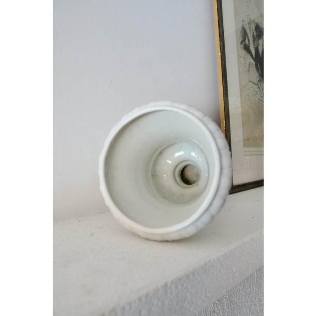 Medici Style Cup Vase in White Lacquered Ceramic, Italy, 1930s For Sale - Image 9 of 17