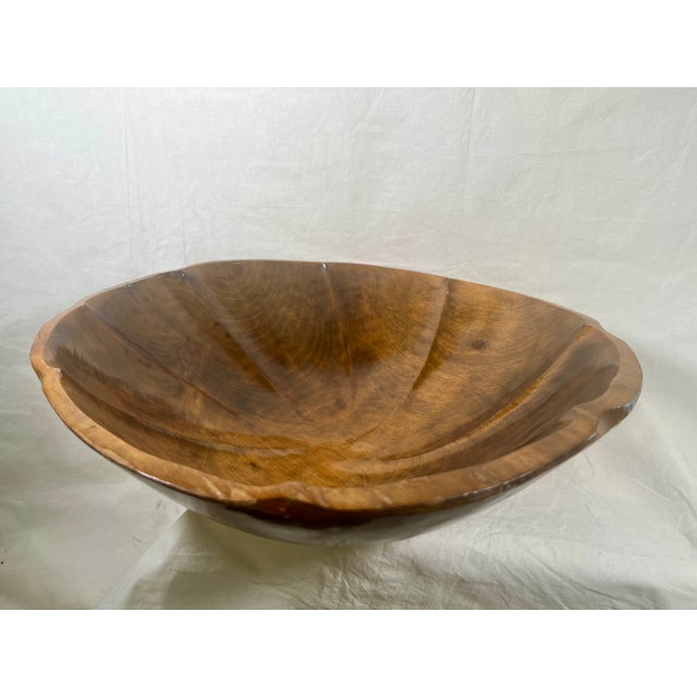 Large 16" Mid 20th Century Hand-Carved Figured Wood Scalloped Centerpiece Bowl For Sale - Image 4 of 9