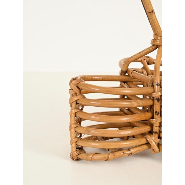 1970s French Riviera Bottle Rack in Curved Bamboo and Wicker, Italy, 1970s For Sale - Image 5 of 11