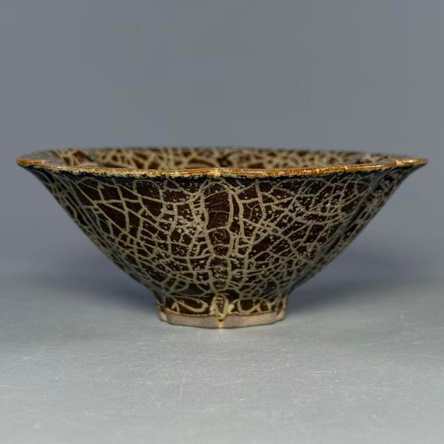 Chinese Chinese Textured Crackle‑Glaze Foliate‑Form Bowl, Elegant Collectible Floral‑Rim Vessel For Sale - Image 3 of 6