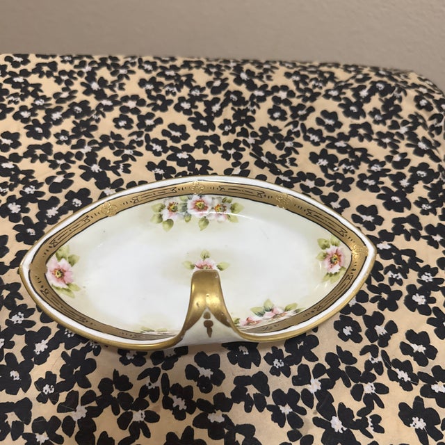 1920s Antique Hand-Painted Nippon Porcelain Bonbon Dish With Pink Roses & Gold Trim For Sale - Image 5 of 7