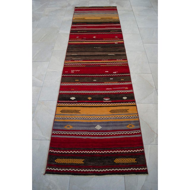 Vintage Turkish Runner Rug Handmade Embroidered Wool Kilim Rug Hallway Runner Rug Kitchen Decor - 2′6″ × 9′1″ For Sale - Image 13 of 14