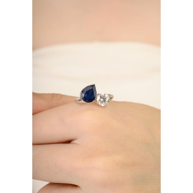 American 18k Certified 2 Carat Sapphire Pear Cut Toi Et Moi Gold Diamond Ring Size 6.5 For Sale - Image 3 of 13