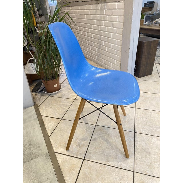 DSW Chair in Turquoise Blue Fiberglass and Oak by Charles and Ray Eames for Herman Miller, 1950s For Sale - Image 9 of 12
