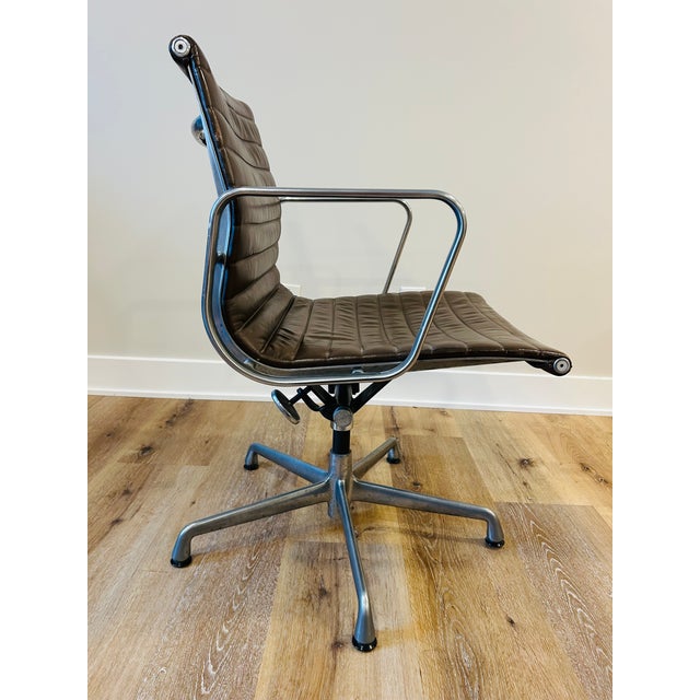 Metal Vintage Aluminum Group Brown Task Chair by Eames for Herman Miller For Sale - Image 7 of 12