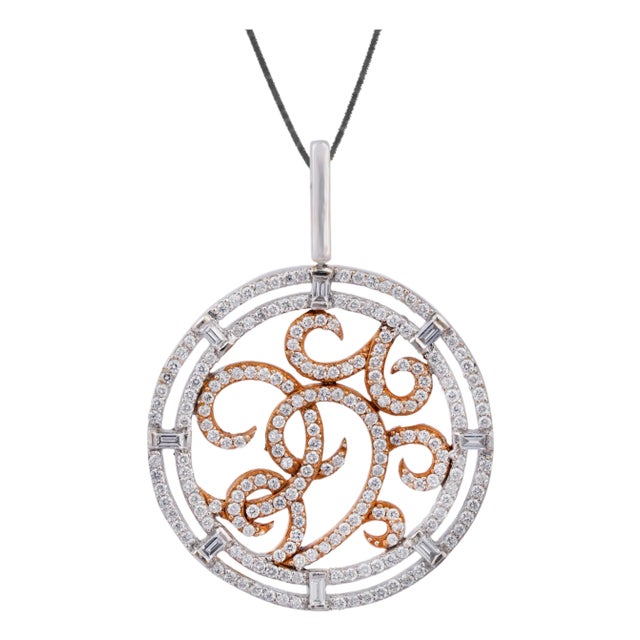 Diamond pendant Set with earrings in 18k gold For Sale