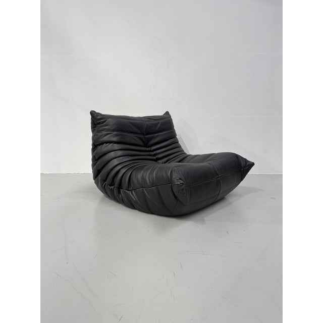 French Black Leather Togo Lounge Chair by Michel Ducaroy for Ligne Roset, 1970s For Sale - Image 6 of 11