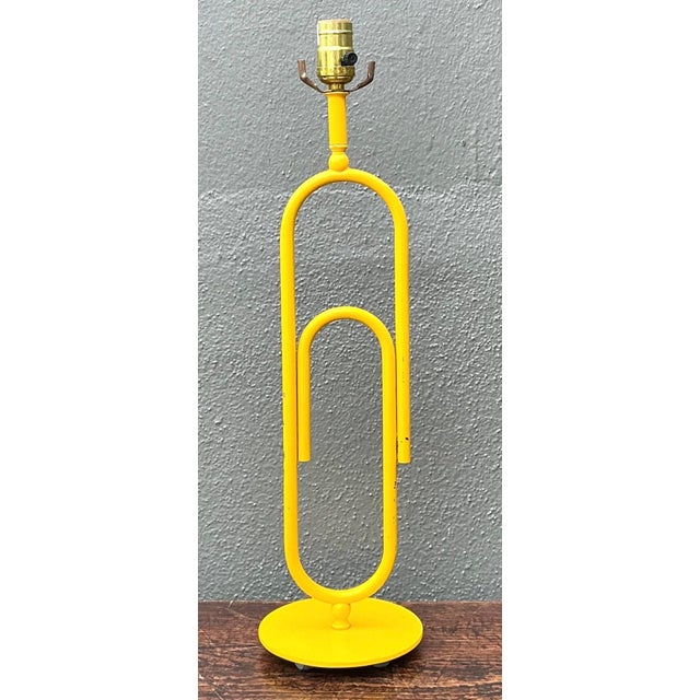 Vintage Yellow Metal Paperclip Table Lamp For Sale - Image 9 of 13