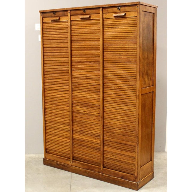 Triple shutter classifier In oak Early 1900s era Measurements: width 128 cm, depth 38 cm, height 180 cm Restored (see photo)