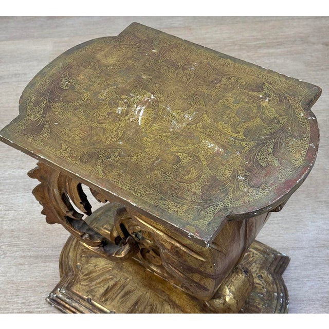 Wood Vintage Italian Rococo Gold Giltwood Acanthus Pedestal Side Table For Sale - Image 7 of 13