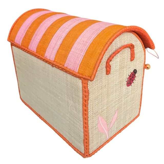 2000 - 2009 Vintage Madagascar Woven Raffia Domed Toy Box Trunk With Swan Appliqué For Sale - Image 5 of 12