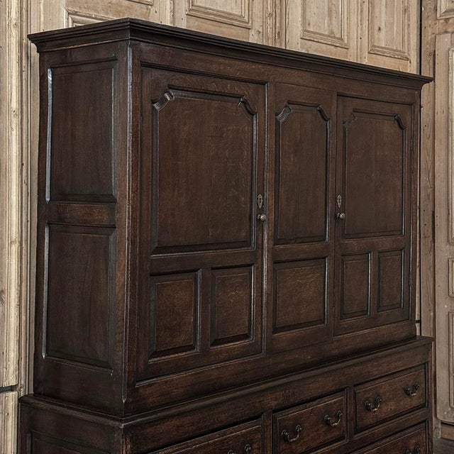 18th Century English Oak Linen Press Cabinet For Sale - Image 13 of 18