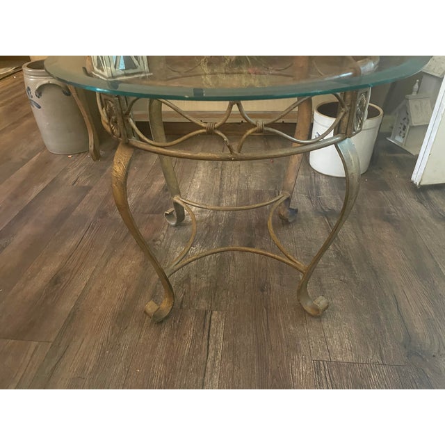 Neoclassical 1970s Neoclassical Style Gold-Tone Metal and Beveled Glass Accent Table For Sale - Image 3 of 8
