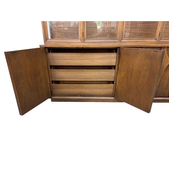 1960s Mid-Century Modern Broyhill Brasilia 2-Piece Walnut China Cabinet For Sale - Image 5 of 8
