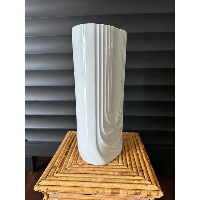 Hutscheneruther Vintage 1970’s Art Deco Revival Porcelain Vase in Warm White by Hutschenreuther For Sale - Image 4 of 9