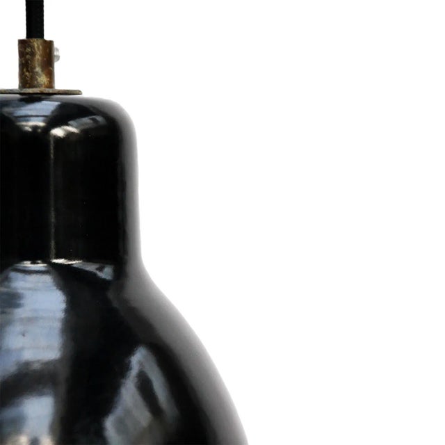 Small Vintage Industrial Black Enamel Pendant Light, in Very Good conditions. Designed 1950 to 1959 Up to 250V (Europe/UK...