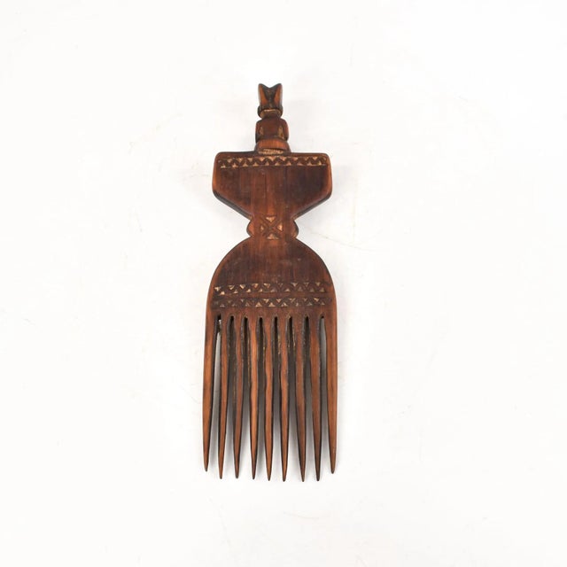 Early 20th Century Early 20th Century Nyamwezi Mwana Hiti Figural Comb Tanzania For Sale - Image 5 of 7