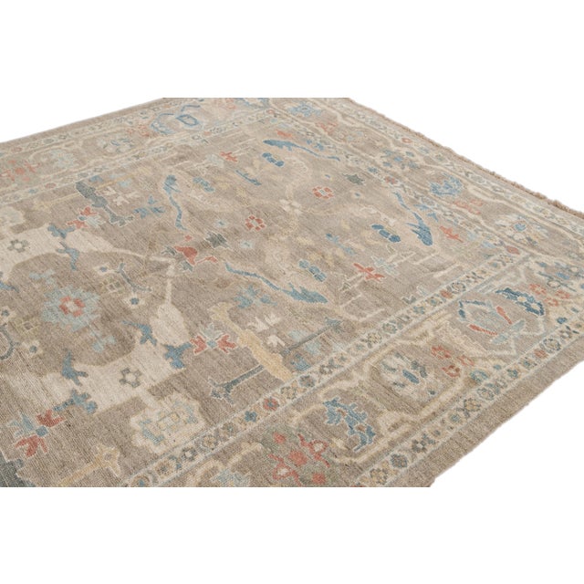 Modern Gray Sultanabad Handmade Floral Wool Rug For Sale In New York - Image 6 of 9