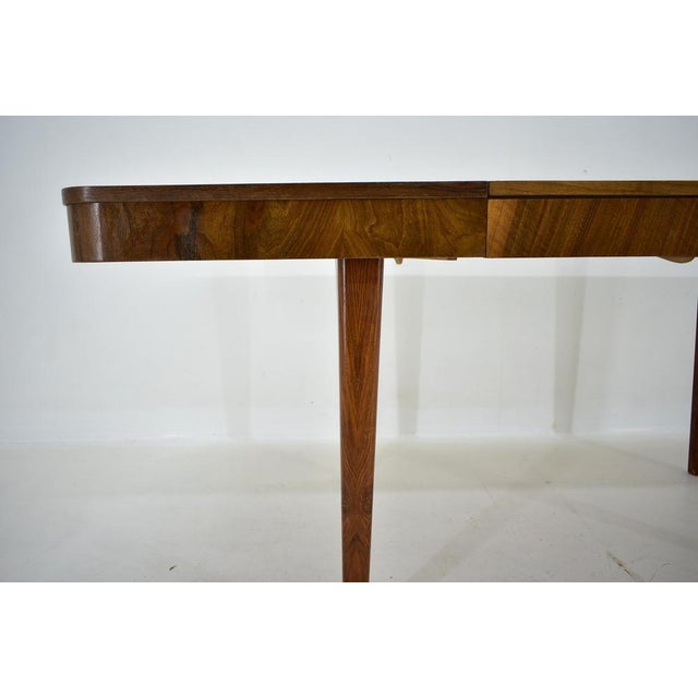 Czechoslovakian Extendable Dining Table in Walnut by Jindrich Halabala, 1940s For Sale - Image 10 of 18