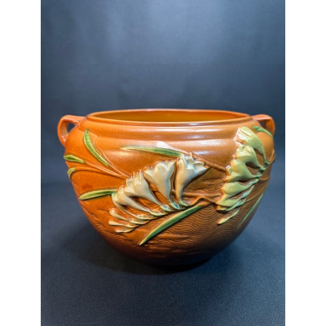 Mid-Century Modern 1940's Vintage Art Pottery Roseville Freesia Orange Jardiniere For Sale - Image 3 of 10