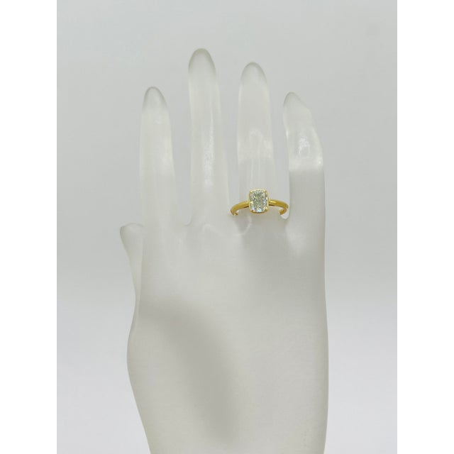Modern Gia White Diamond Cushion 1.50 Carat Solitaire Ring in 18k Yellow Gold, Size 6.5 For Sale - Image 3 of 9