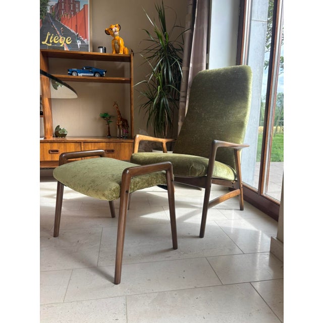 An elegant lounge chair designed by Alf Svensson, accompanied by its original ottoman, fully restored. A true icon of...