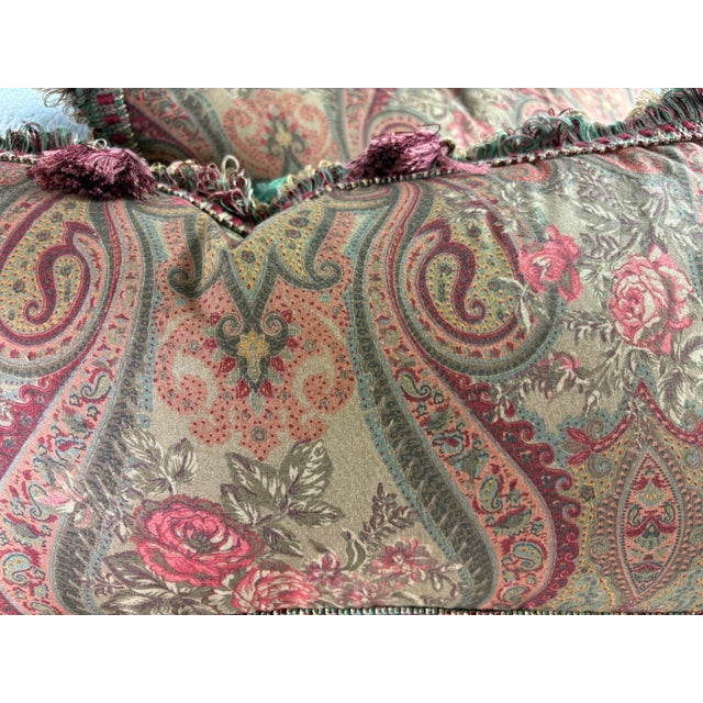 This is a handsome complementary, pair of Ralph Lauren Paisley tasseled lumbar pillows. This Ralph Lauren Paisley fabric...