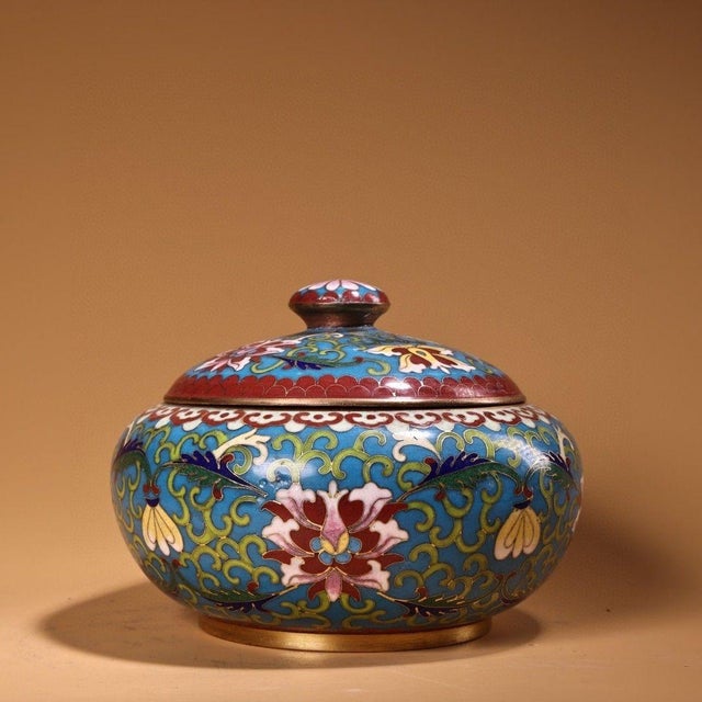 Vintage Chinese Cloisonné Enamel Gilt Lidded Jar – Floral Motif For Sale In Los Angeles - Image 6 of 10
