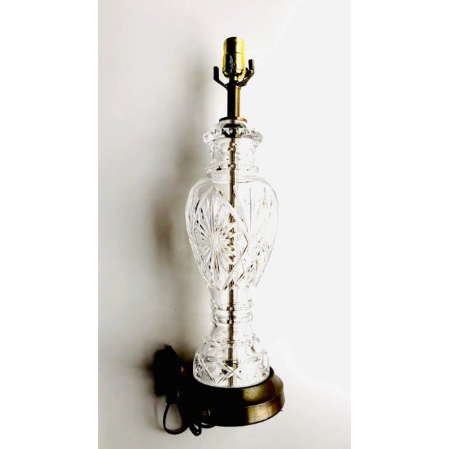 Vintage 1960s Hand Cut Crystal Table Lamp For Sale In New York - Image 6 of 6