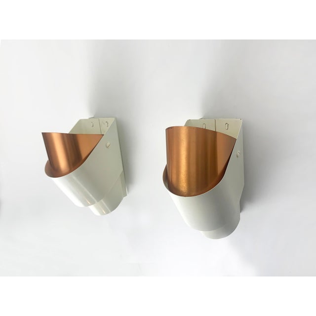 Rare pair modernist V-317 wall-lamps, designed by Hans-Agne Jakobsson. Sheet metal painted white (original finish), upper...